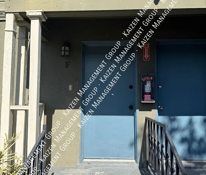 1634 Pine Ave #F — Photo 2