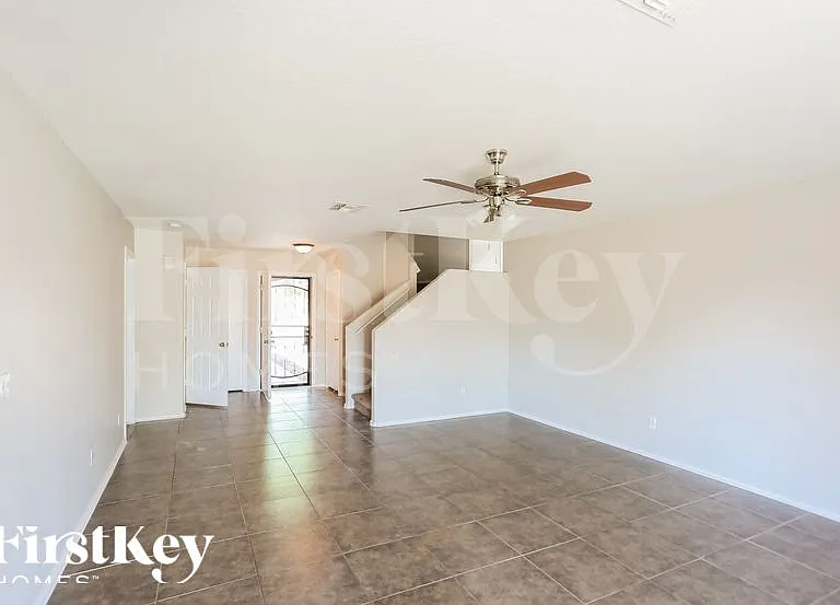 1023 S 226th Dr — Photo 3