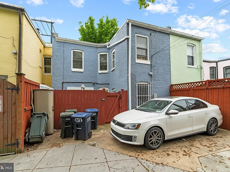 1723 Seaton St NW — Photo 35