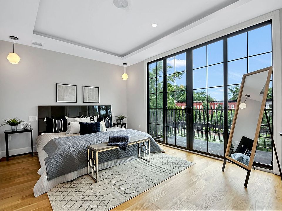 1st image of 840 Hancock St #Townhouse