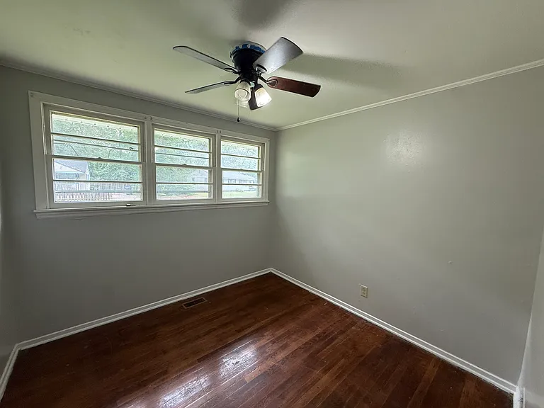 2206 Hawthorne Ave — Photo 6