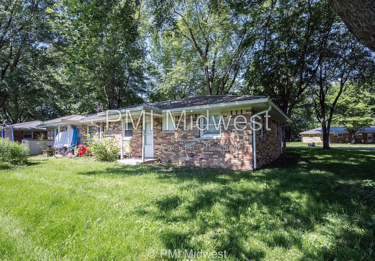 2 bed, 1.0 bath, 844 sqft, $999 — Photo 1