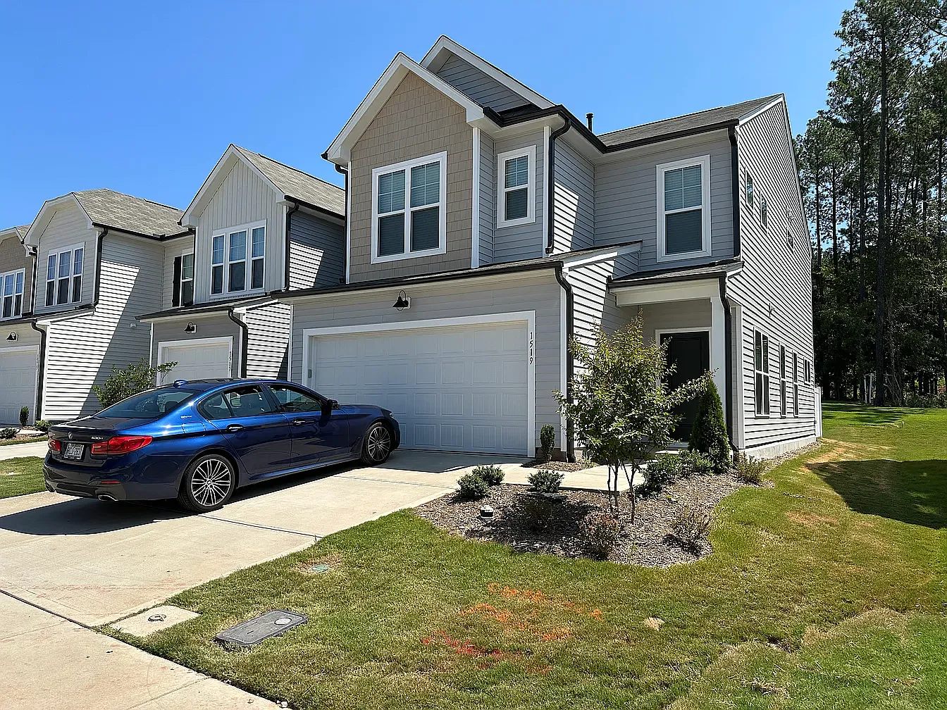 3 bed, 2100 sqft, $2,200 — Photo 1