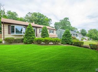 102 Walnut St, Oakland, NJ 07436
