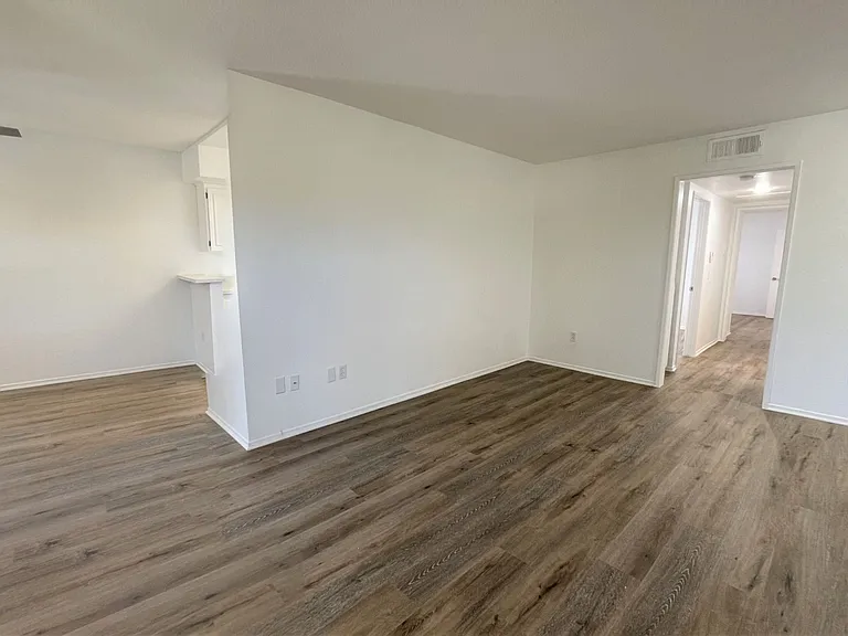 5300 Kester Avenue — Photo 10