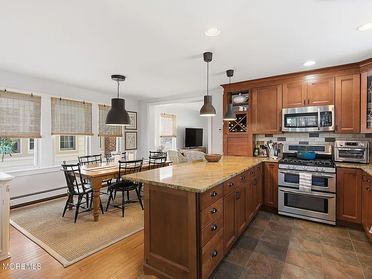 526 W End Ave — Photo 7