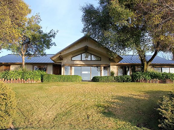 2nd image of 17585 Uplands Dr