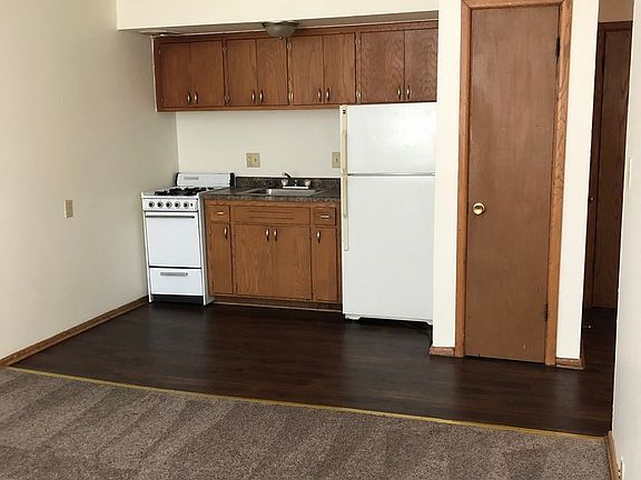 2nd image of 1832 Rawson Ave APT 20