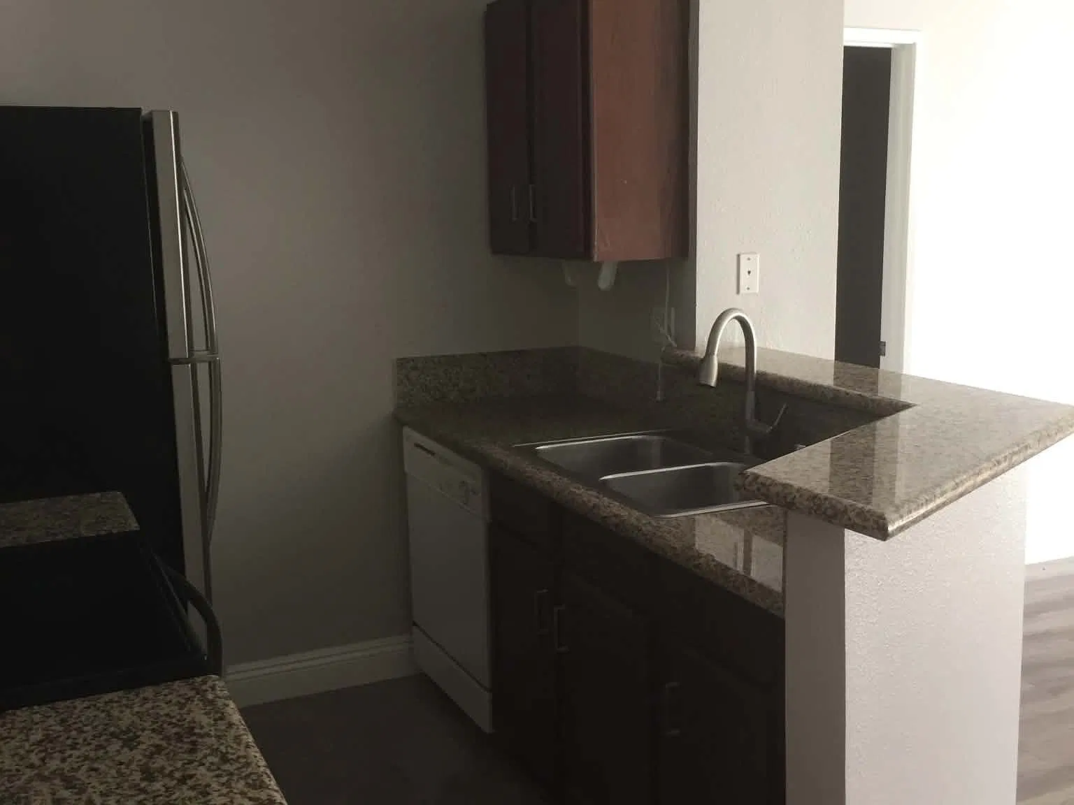 2 bed, 920 sqft, $1,400 — Photo 3