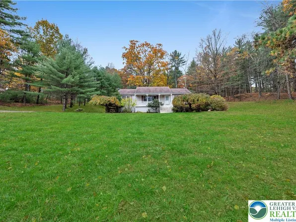 139 Johnny Bee Rd, Dingmans Ferry, PA 18328