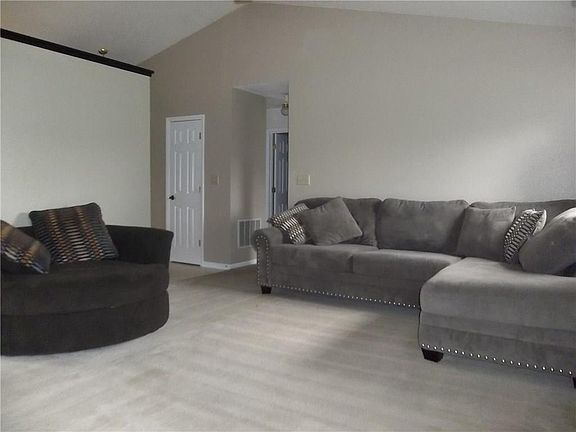 4th image of 63 Morse Cir