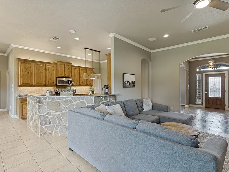 5584 Justine Pl — Photo 9
