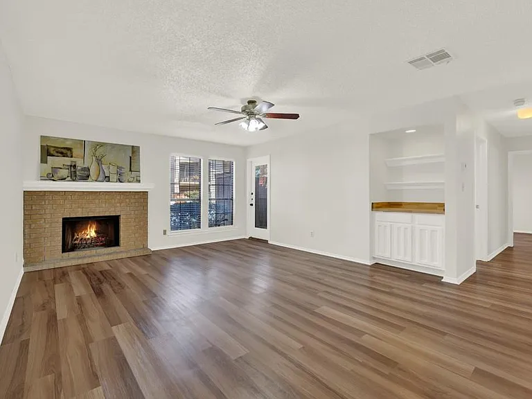 1202 Thorpe Ln #701 — Photo 3