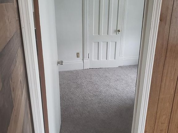 4th image of 137 John St APT 2