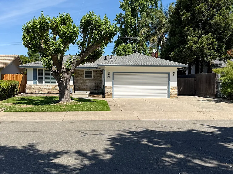 1401 Cardinal St — Photo 11