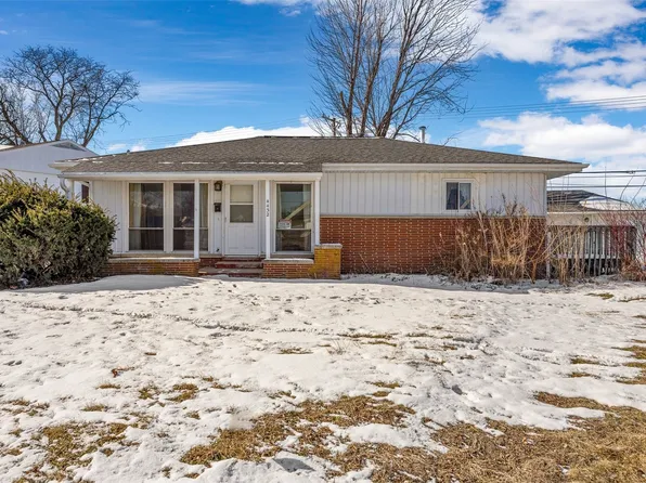 4432 Regal Ave NE, Cedar Rapids, IA 52402