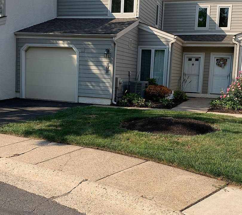 1st image of 109 Westbury Ct
