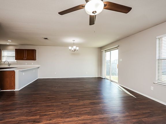 4th image of 533 Hearthstone Dr