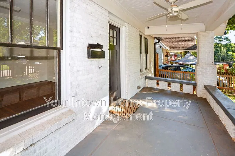 3 bed, 1.0 bath, 1140 sqft, $1,700 — Photo 2