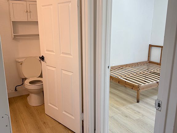 5th image of 1010 Heaton Moor Dr