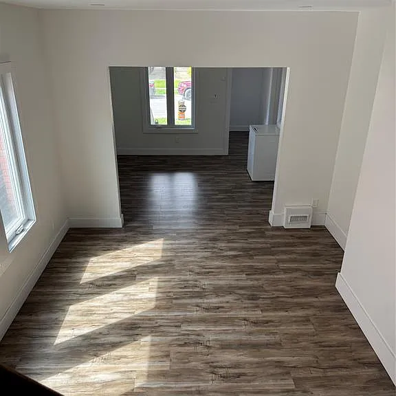 934 Gladstone Ave — Photo 3