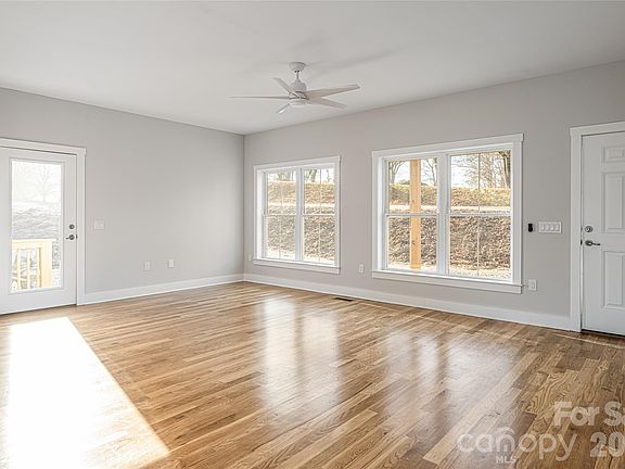 4th image of 93 Locust Grove Rd