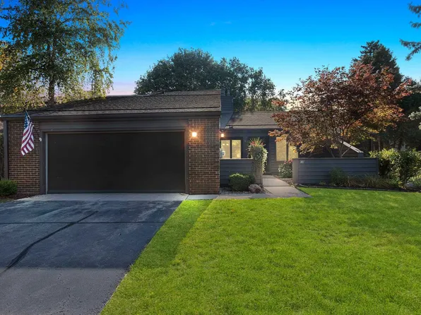 141 Webster Heights Dr, Green Bay, WI 54301
