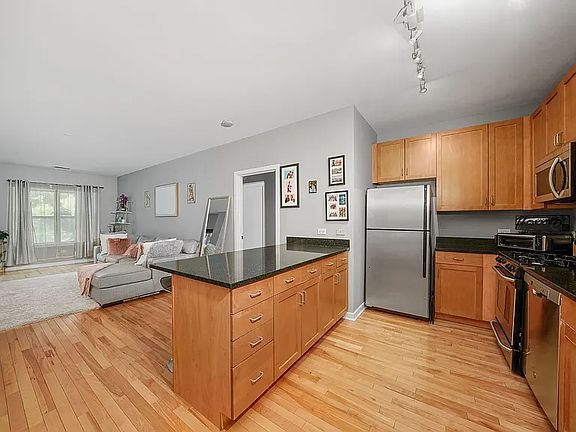 2nd image of 1155 W Roosevelt Rd Unit 210