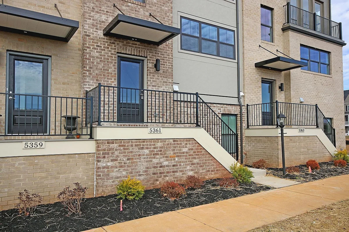 Building Photo - 5359 Ashlar Ave
