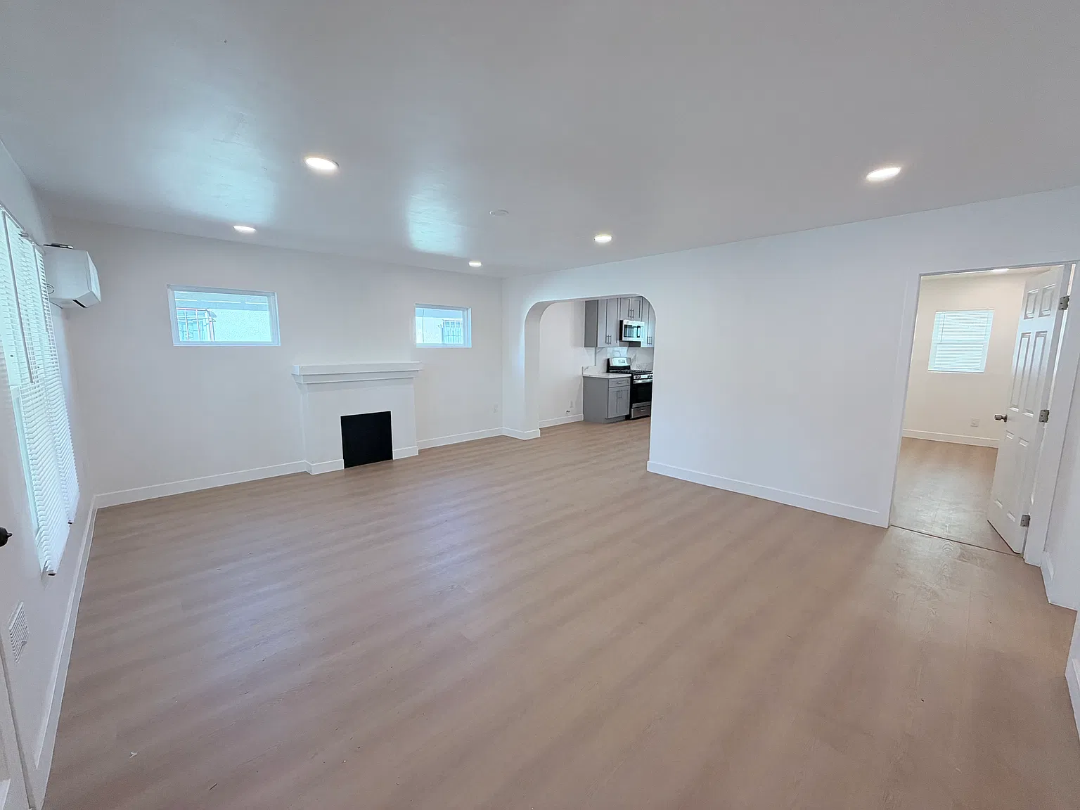 3 bed, 1195 sqft, $3,300 — Photo 3