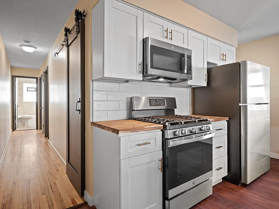 1st image of 560 37th Ave NE #560
