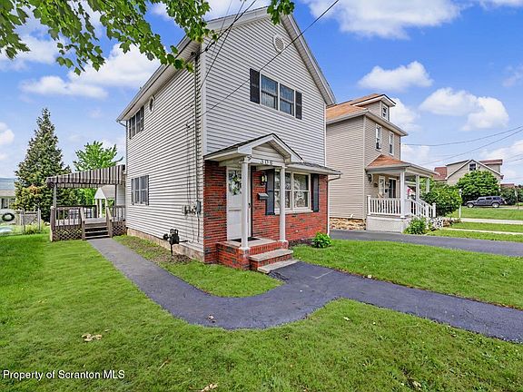 4th image of 306 Clarkson Ave