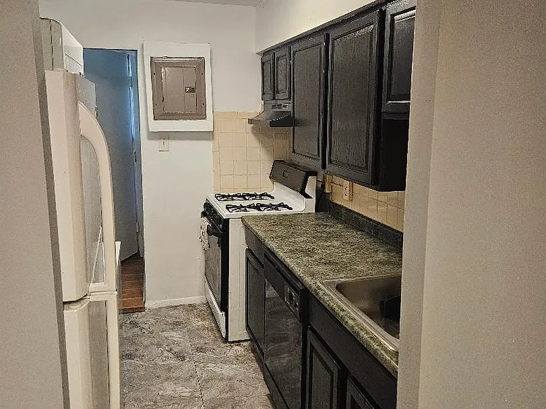 3936 Stone Gate Dr #D — Photo 28
