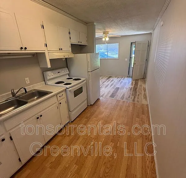 133 C Pleasant Dr — Photo 3