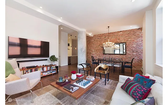 Sold by Douglas Elliman | media 24