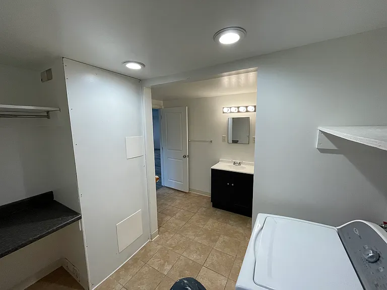 2902 Sheridan Ave — Photo 5