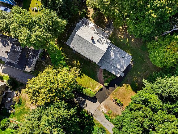 3rd image of 360 Nahant Rd