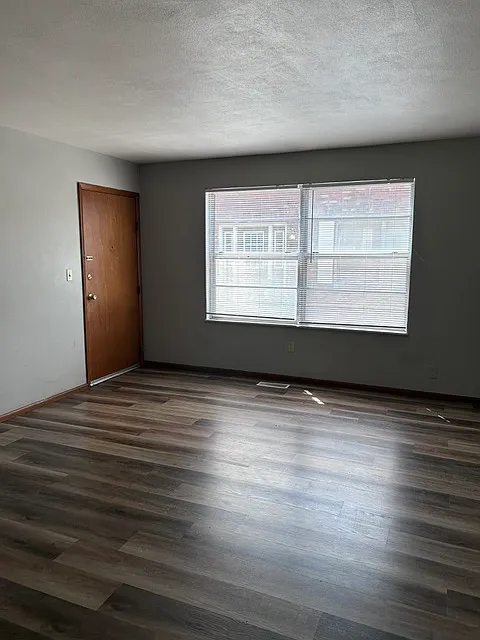 2 bed, $850 — Photo 2