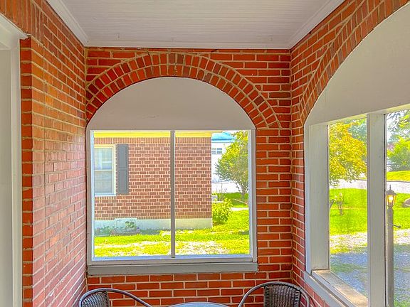 4th image of 360 W North St