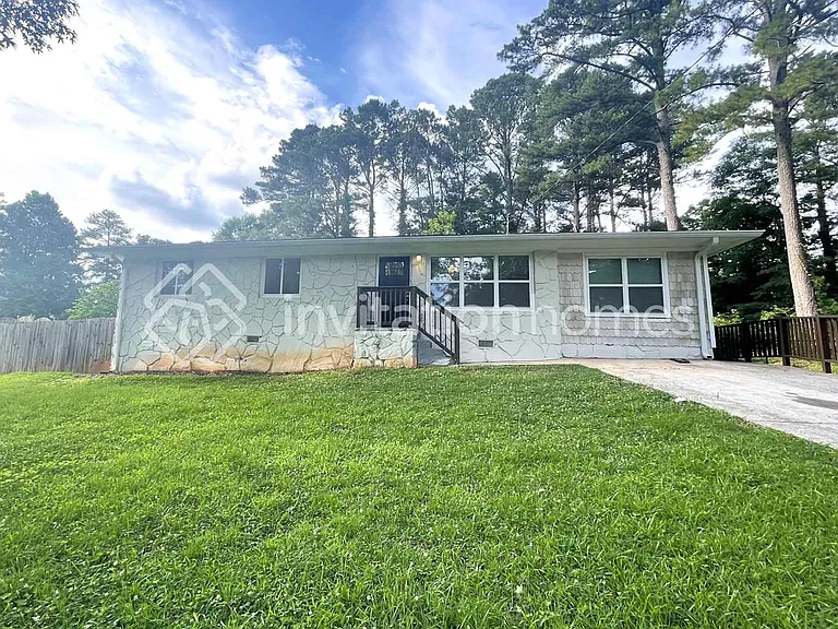 1100 Grace St SW — Photo 1