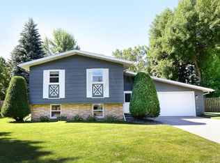 3633 9th Ave N, Grand Forks, ND 58203