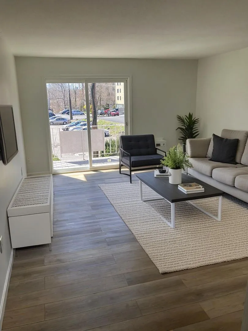 31 Vine Street — Photo 2