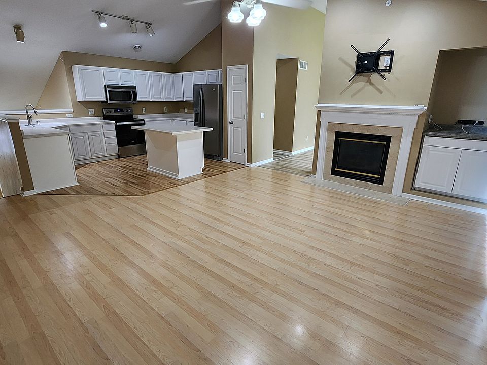 Living Room / Kitchen