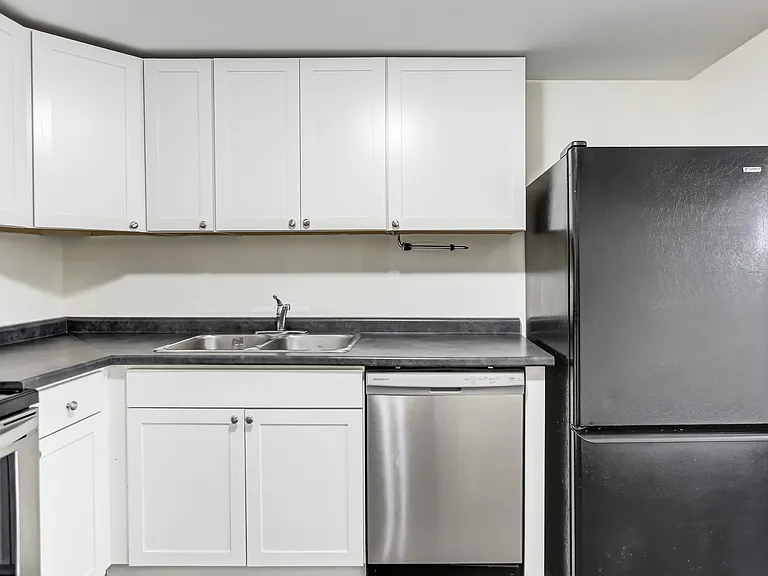 5 Daphne Cres #BASEMENT — Photo 11