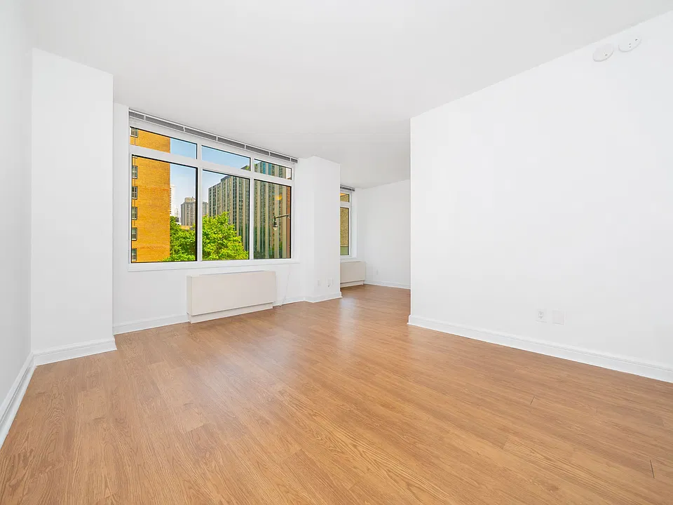 140 Riverside Blvd #529