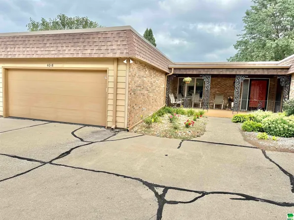 4018 Hiawatha W, Sioux City, IA 51104