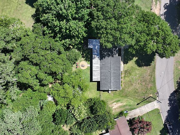 3rd image of 516 Woodvale Rd