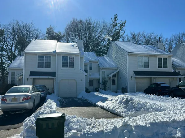 78 Malibu Dr, Eatontown, NJ 07724