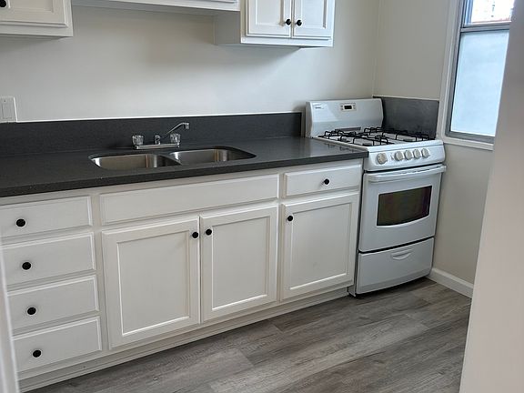 4th image of 2890 Leeward Ave APT 206
