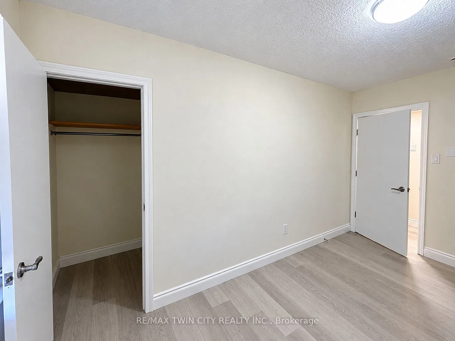 4 bed, $2,450 — Photo 3